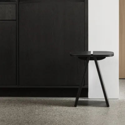 AVIO Hocker (23 x 38 cm) Black Oak 23 x 38 cm