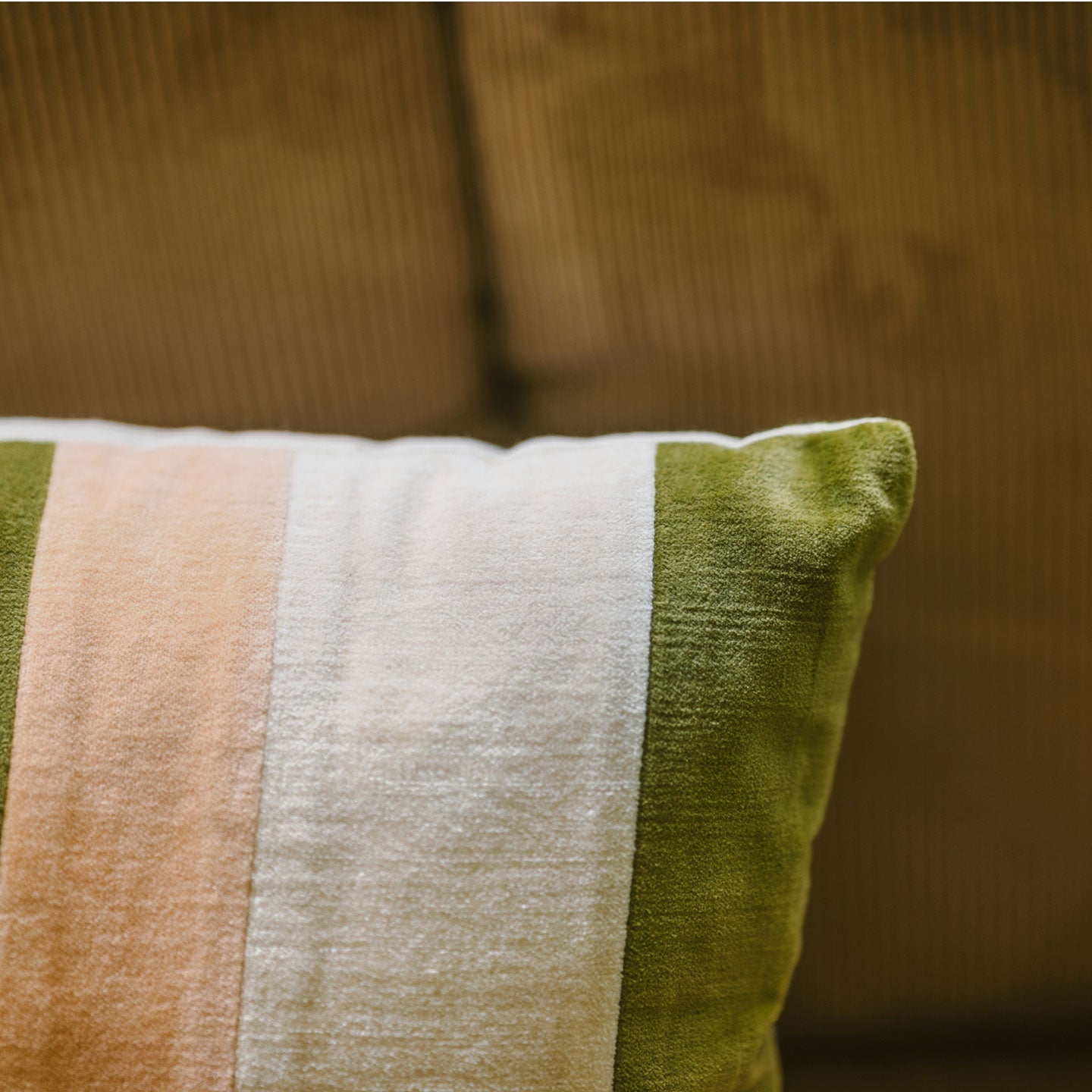 Kissen 60x35cm aus Baumwolle in grün/creme/rosa - Vasen