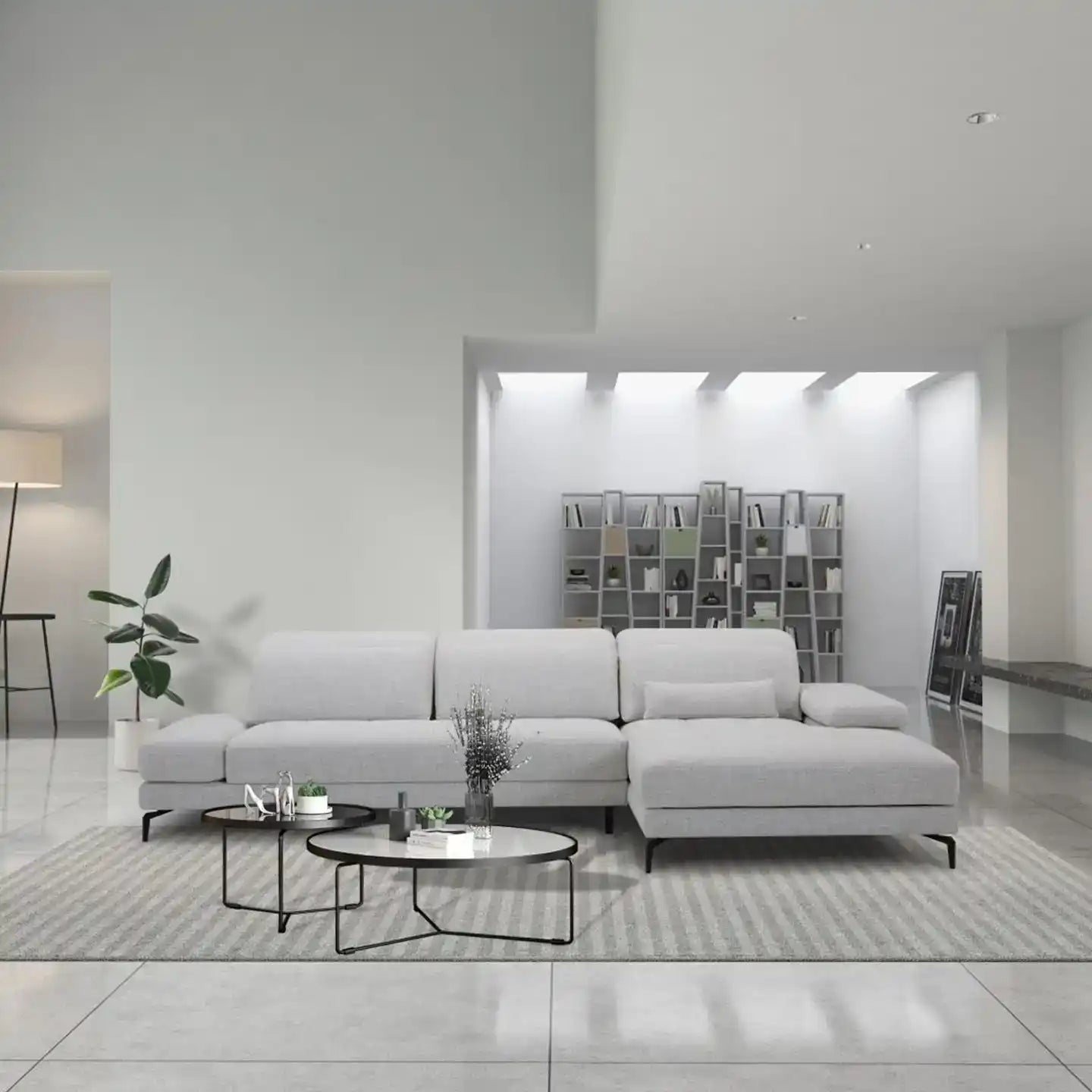 Moderne graue Sektionalsitzgarnitur mit schwarzen Metallbeinen und minimalistischen Design.