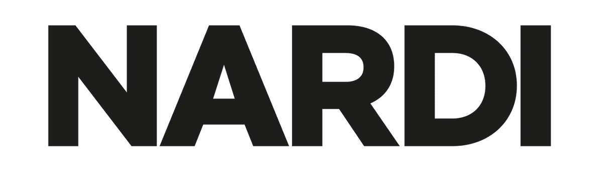 Schwarzes pixeliges ’nardi’-Logo auf weißem Hintergrund.