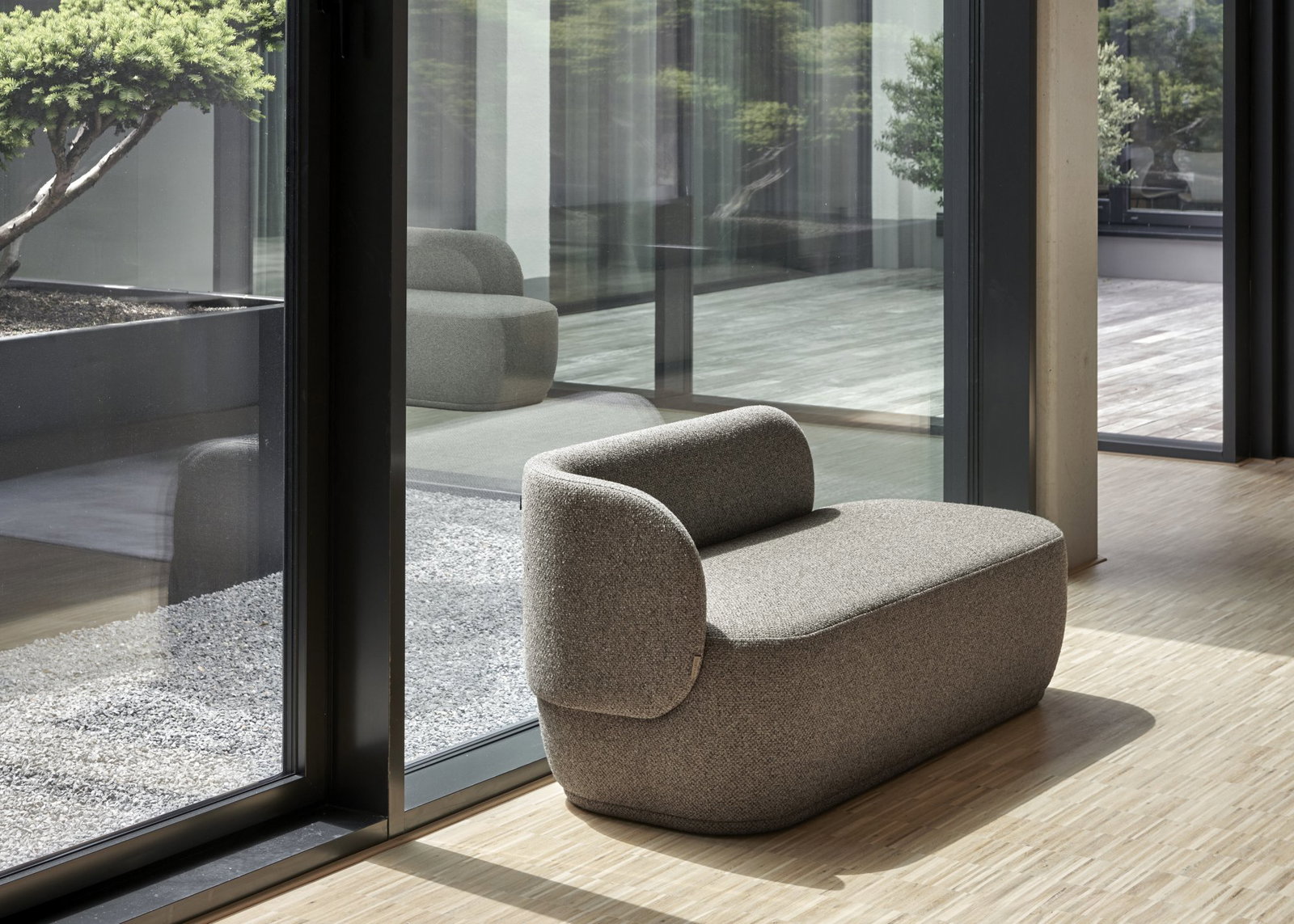 KUON Chaiselongue Links
