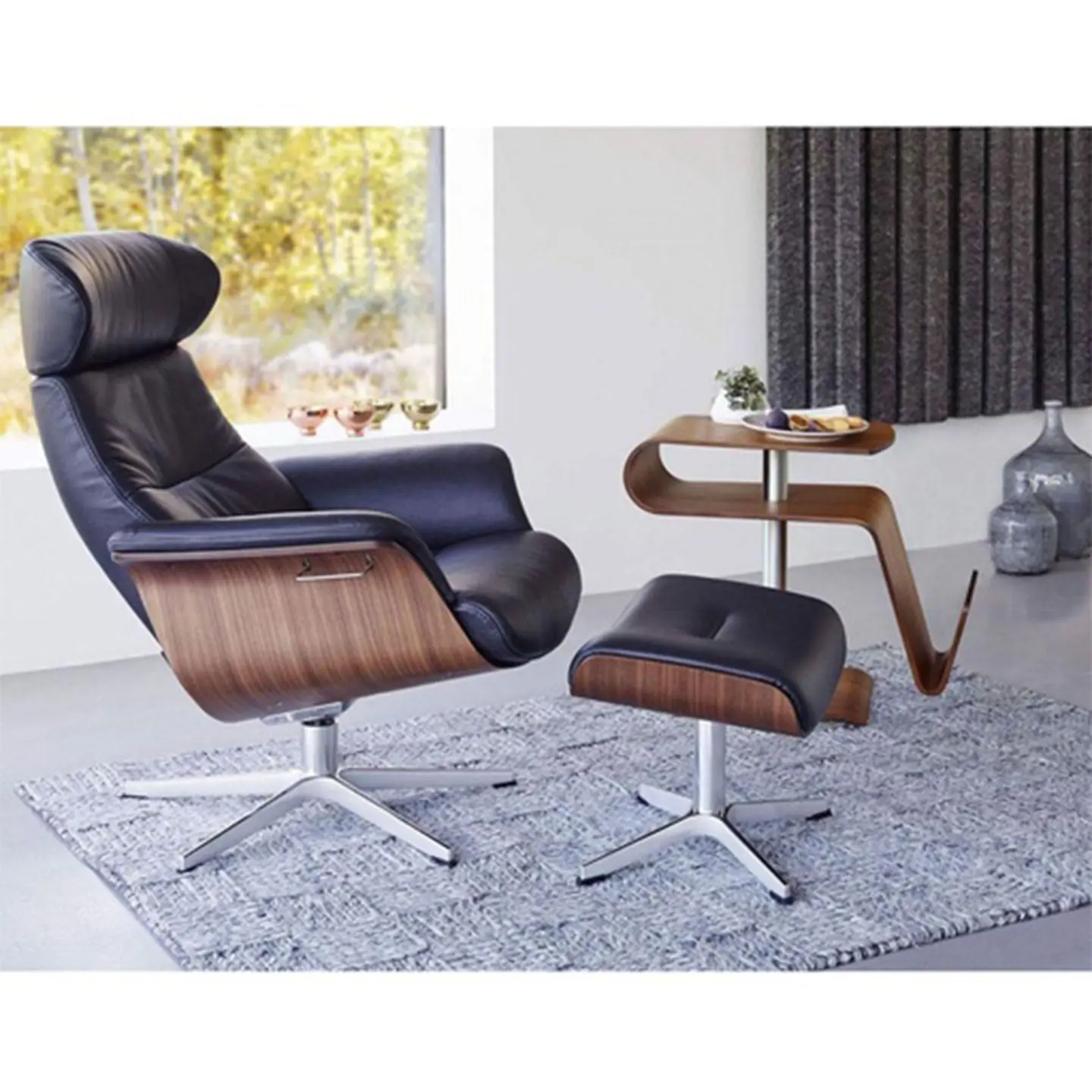 Conform Time Out Beistelltisch neben Conform Relaxsessel