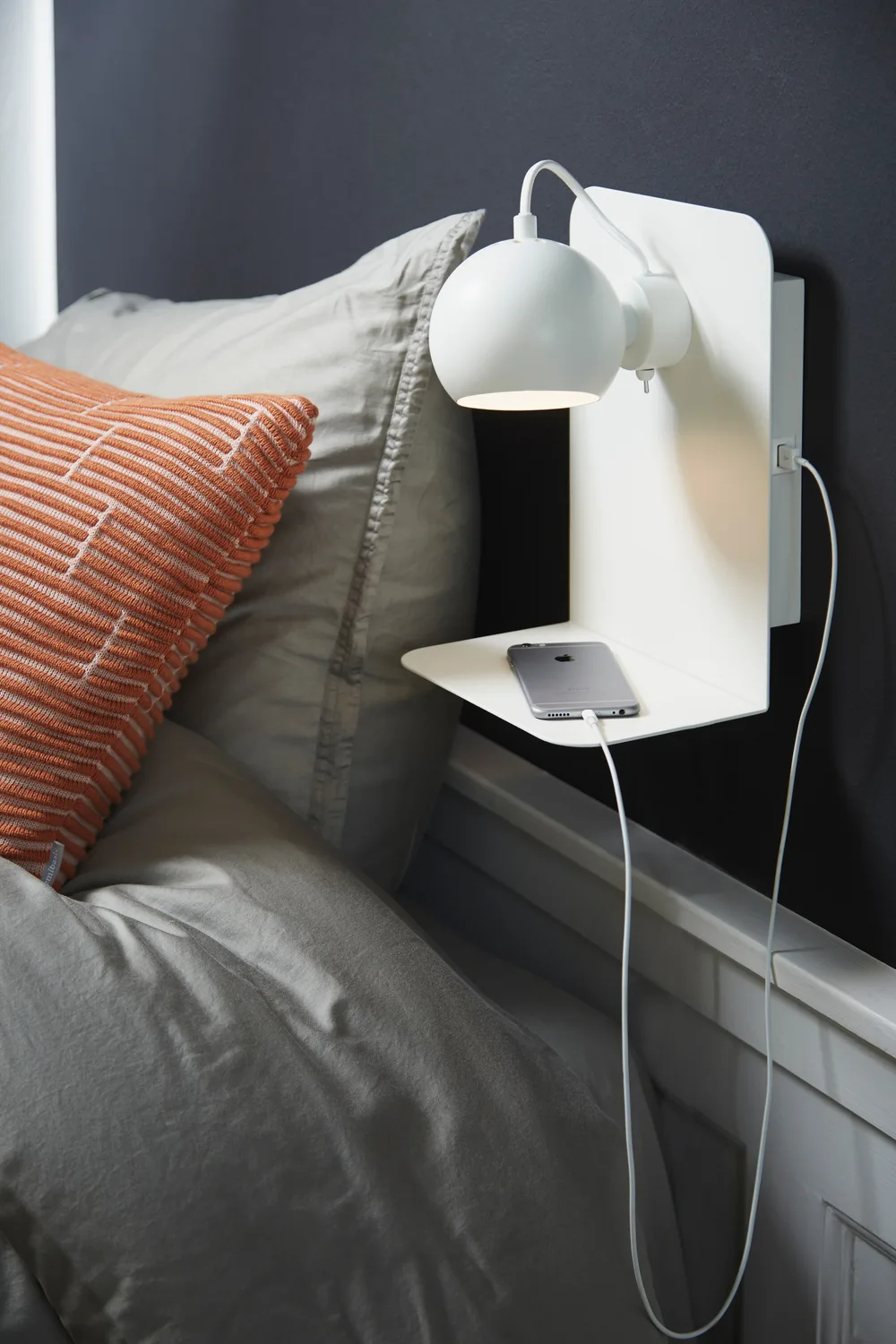 Frandsen Ball Wandleuchte mit USB