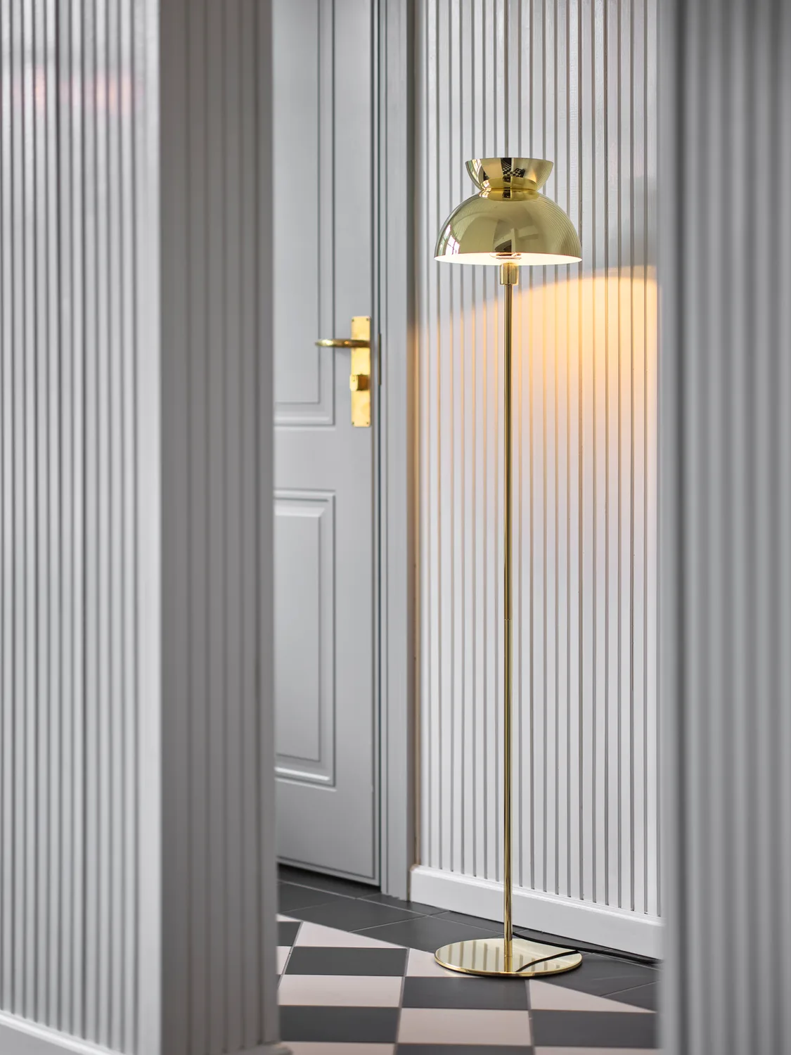 Frandsen Frandsen Butterfly Stehleuchte – Lifestyle