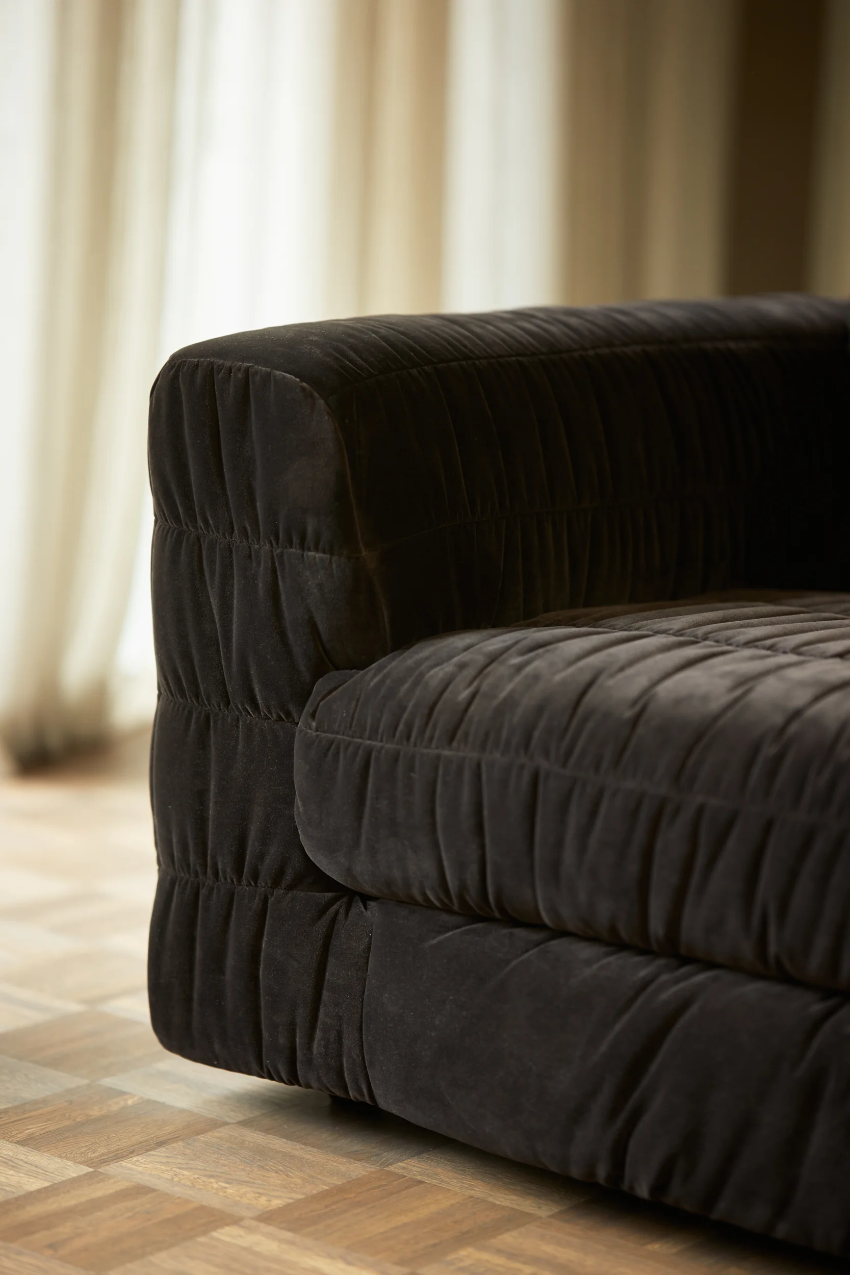 HKliving / HKliving Club Couch – 2023_additions_hkliving_lores