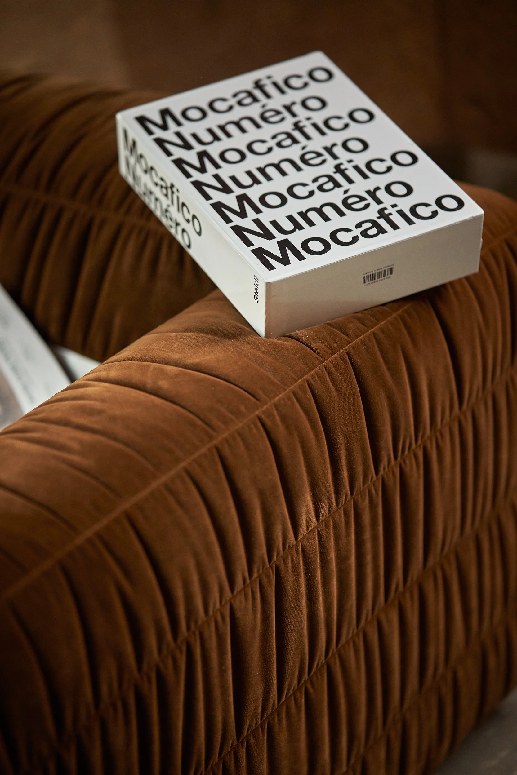 HKliving / HKliving Club Couch – 2023_additions_hkliving_lores