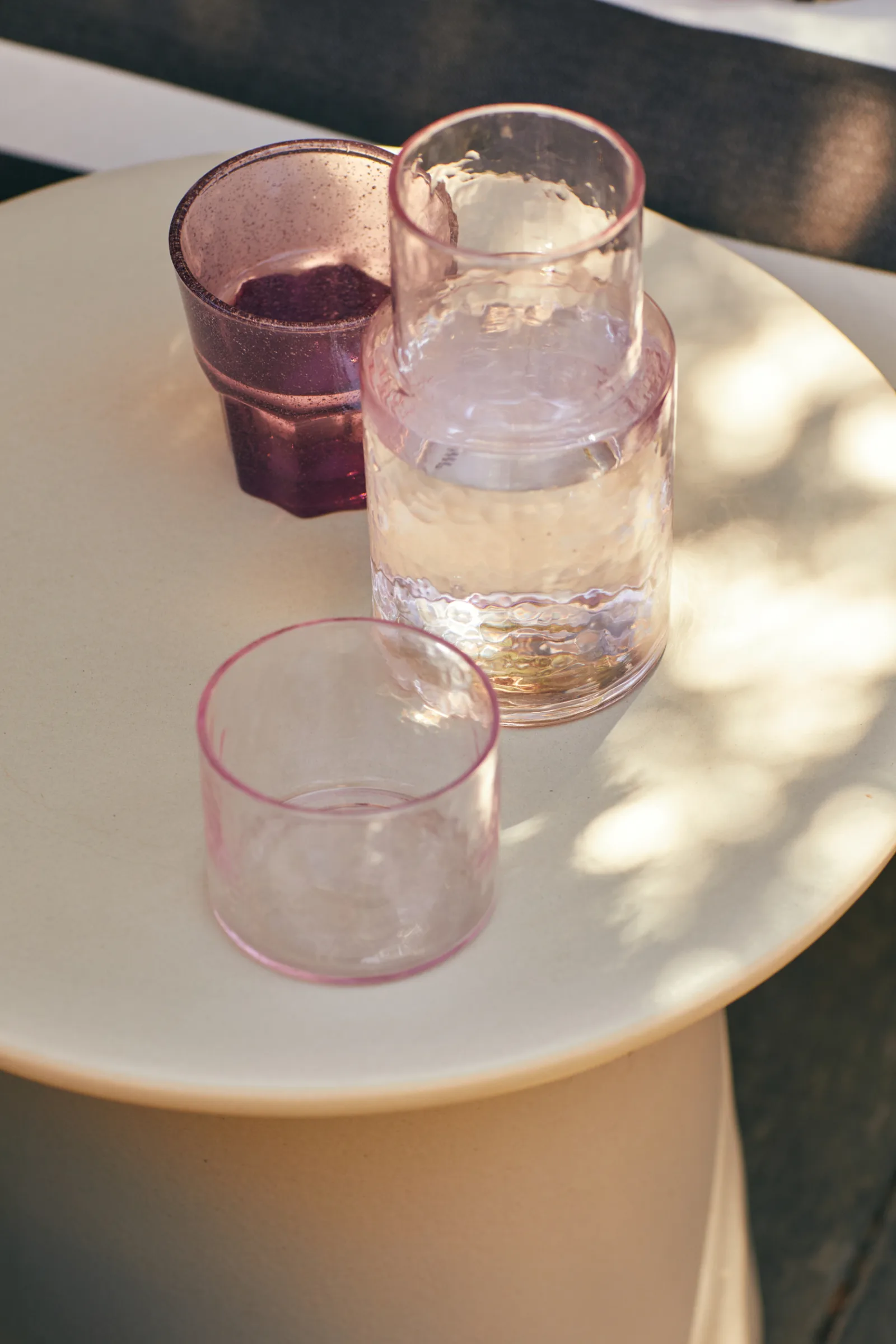 hkliving Beistelltisch aus Steingut in natur/creme – Wohnambiente