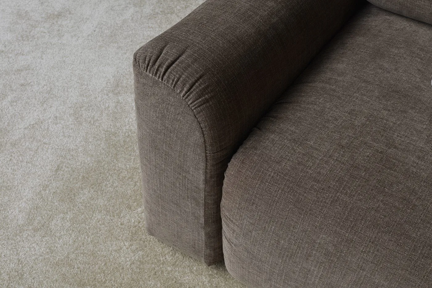 norum-schlafsofa-mit-chunky-armlehnen