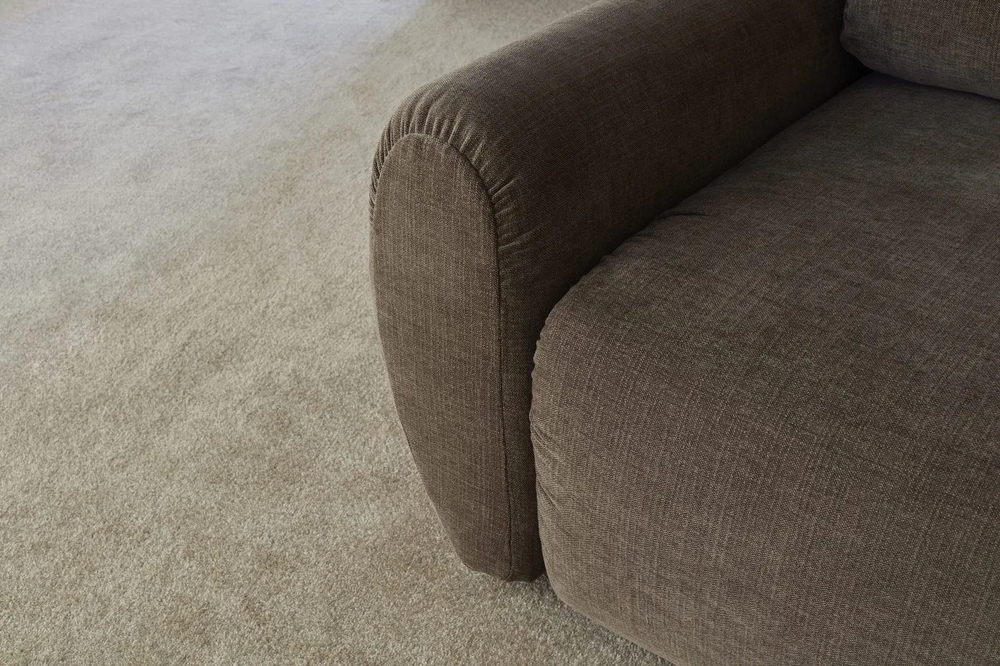 norum-schlafsofa-mit-curve-armlehnen