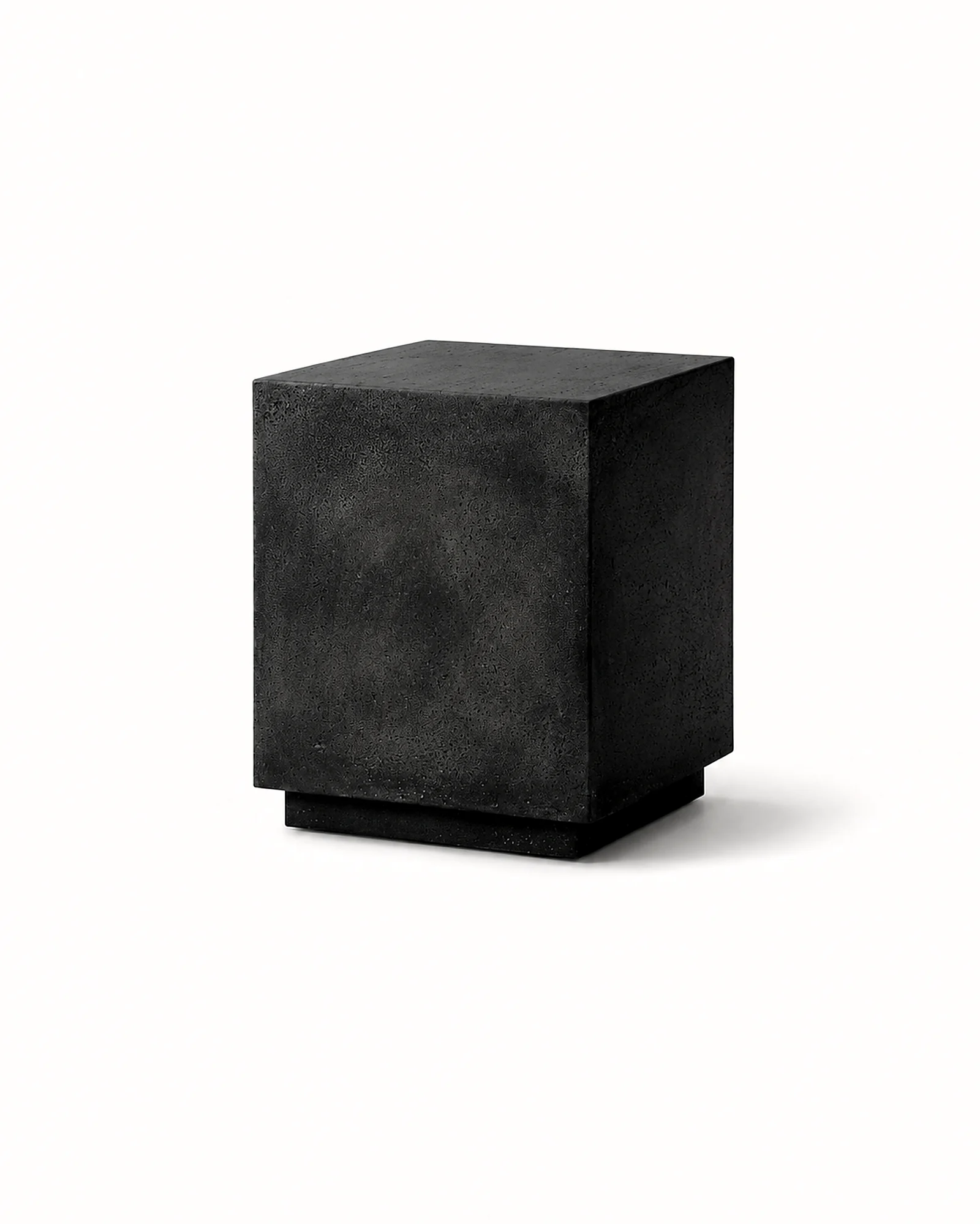 Beistelltisch Block in Dark, 41 × 41 × 51 cm, Würfelform aus Beton