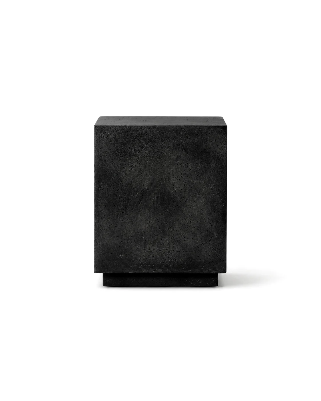 Beistelltisch Block in Dark, 41 × 41 × 51 cm, Würfelform aus Beton
