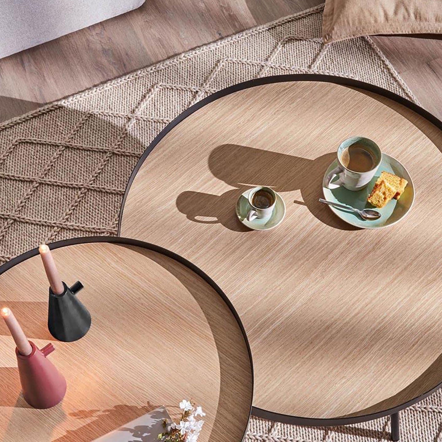 Couchtisch NENET Farbe Eiche und Stahl mit schwarzem Finish