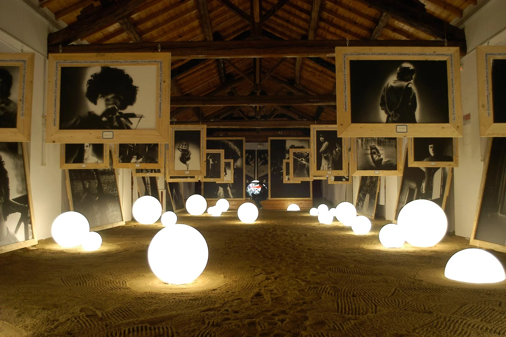 Slide 1/2 Globo – Bodenlampe