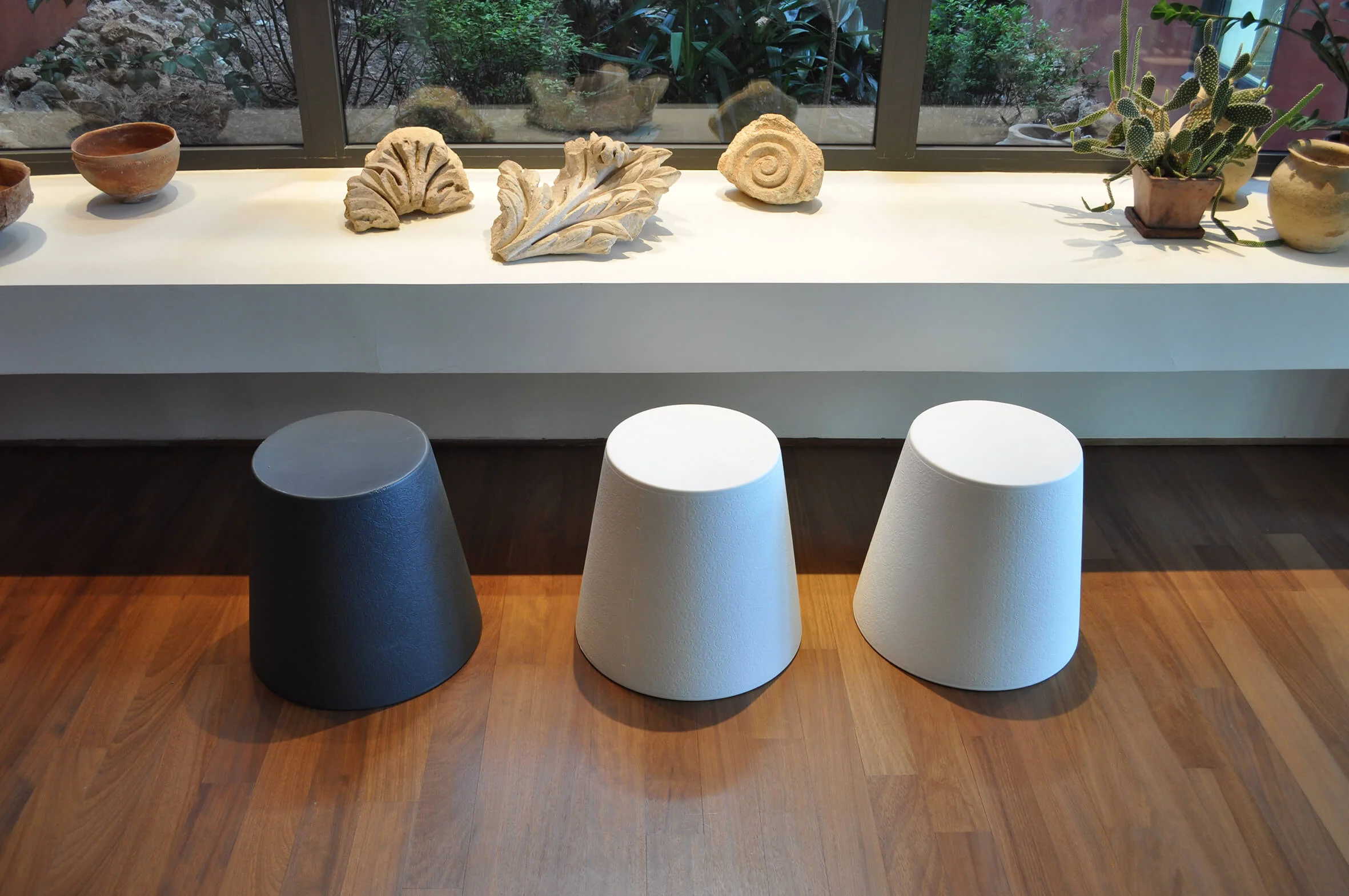 Slide Ali Baba Stool – Hocker – Milieubild 3