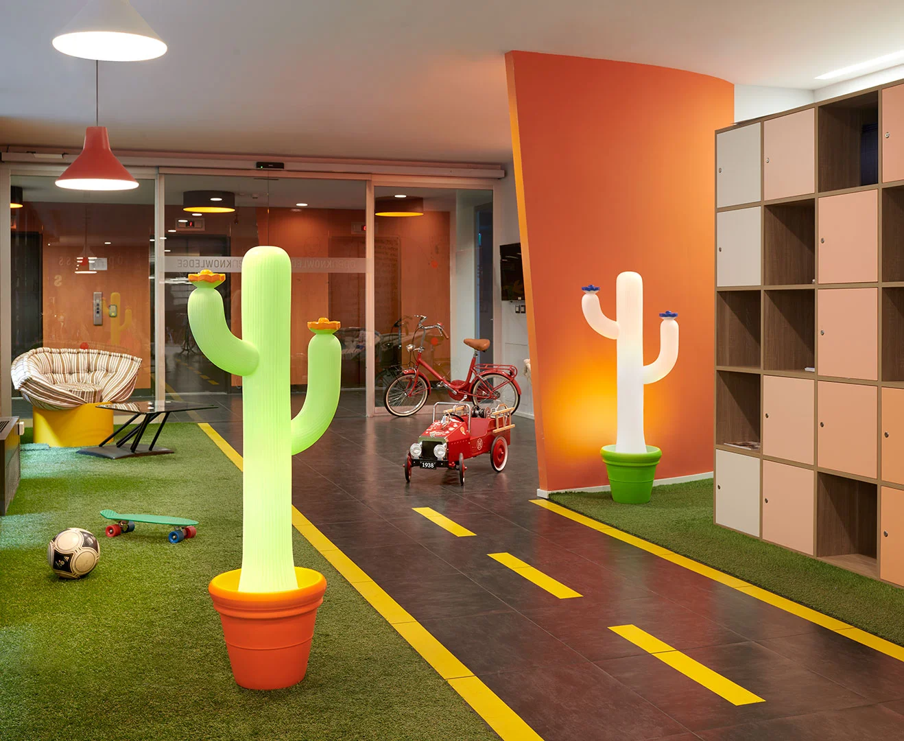 Slide Cactus – Bodenlampe
